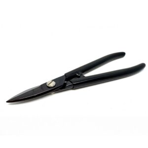 These straight, unsprung bladed shears, have a full length of 180mm. Sufficient for cutting small areas of fine sheet or pieces of solder. Suitable for cutting up to 25 gauge (0.5mm). 1771 durston